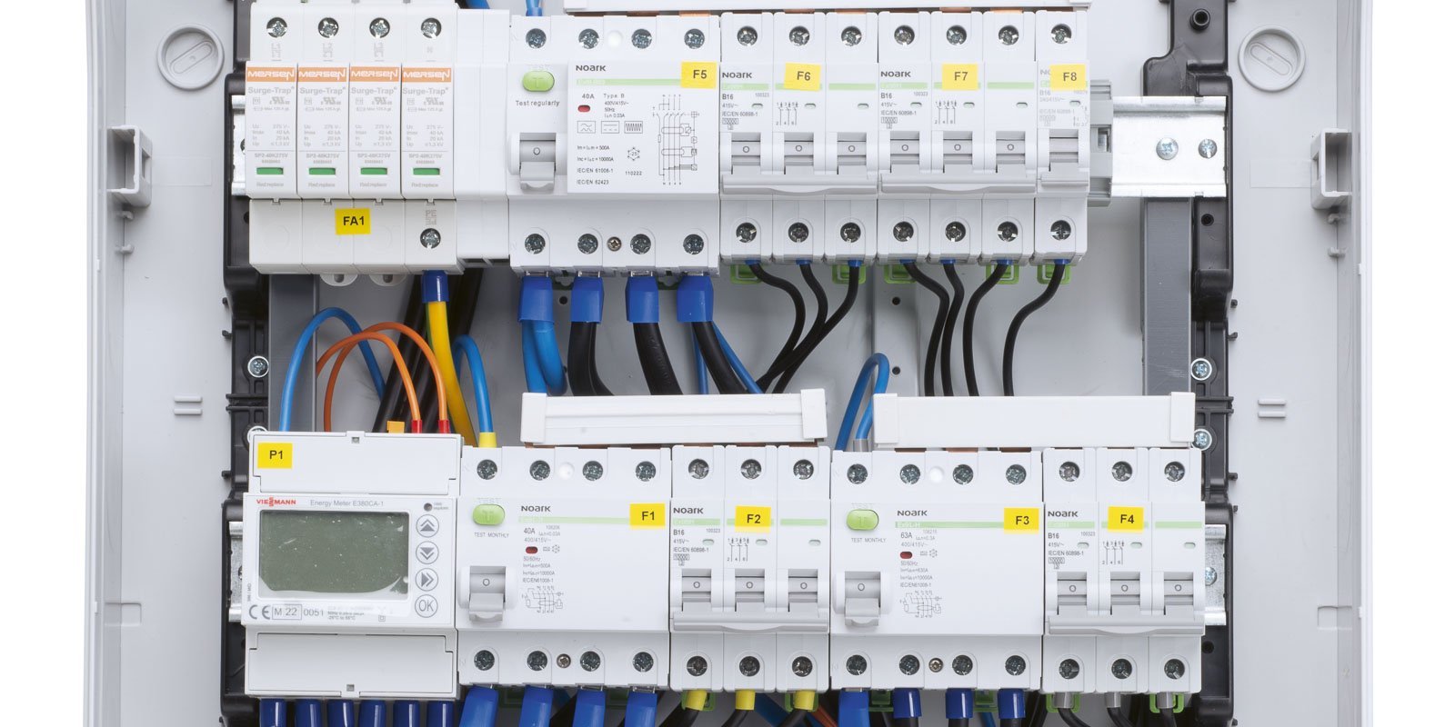 Elektroinstallation in einer Wärmepumpe von Viessmann